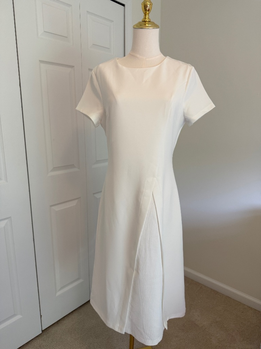 Mooyius Ivory Dress Fully Lined NWT Size Medium - Picture 2 of 11